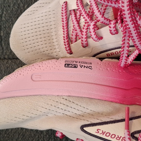 EUC!!! Womens BROOKS size 10 - Picture 6 of 12